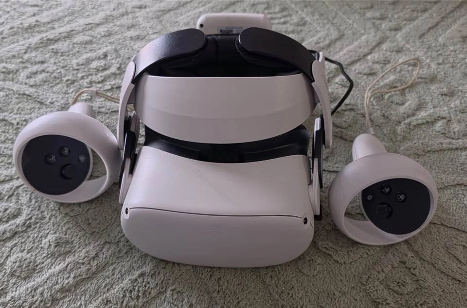 Meta Quest 2 (128GB) + BOBOVR Battery Head Strap - photo 3