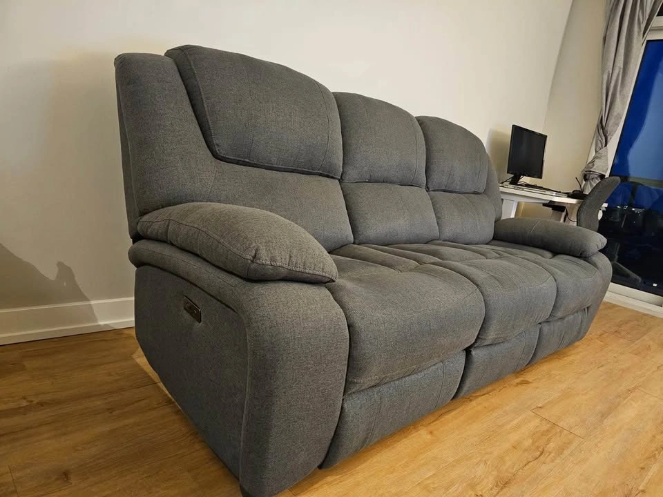 Leon’s reclining sofa for sale - excellent condition - photo 4