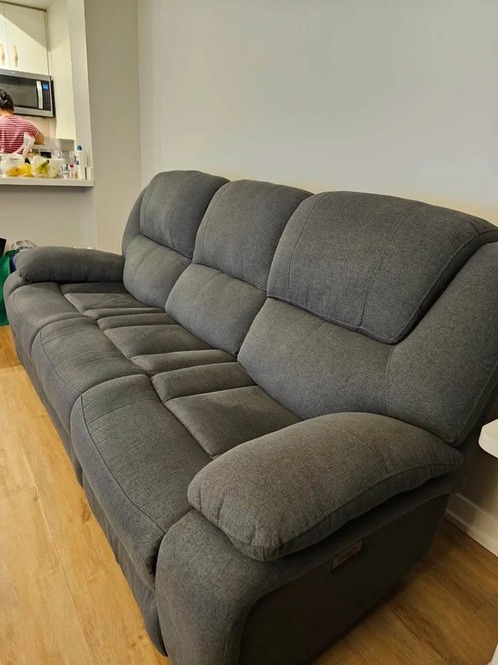 Leon’s reclining sofa for sale - excellent condition - photo 5