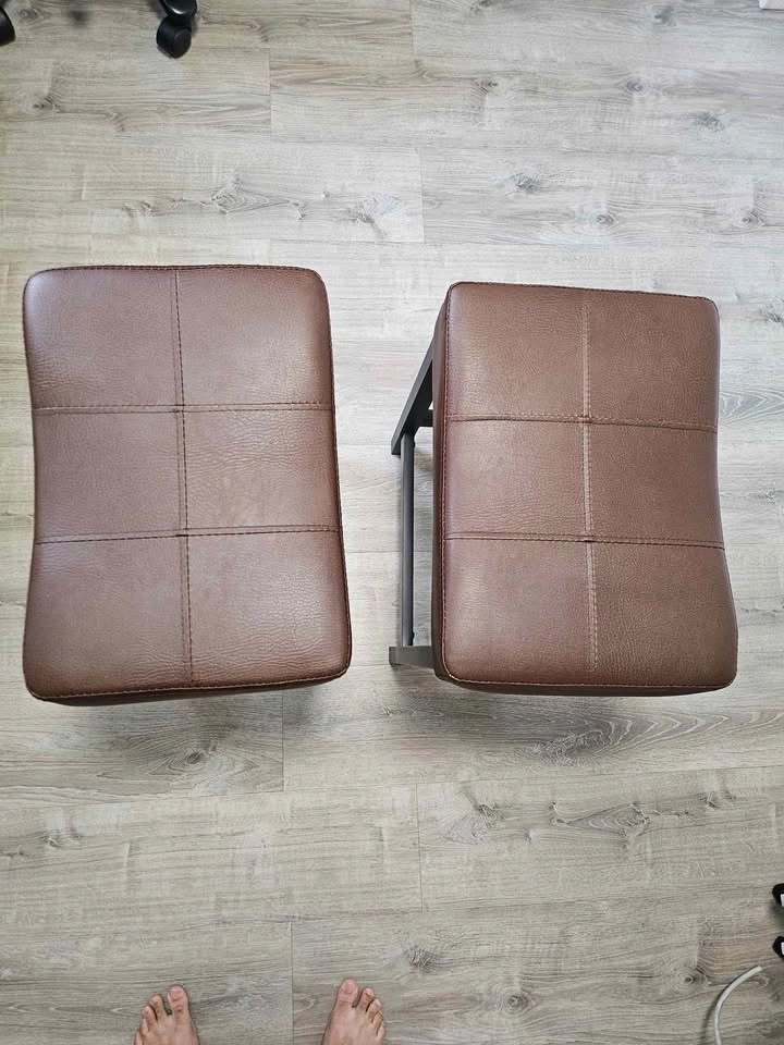Bar stool with leather seat - photo 3