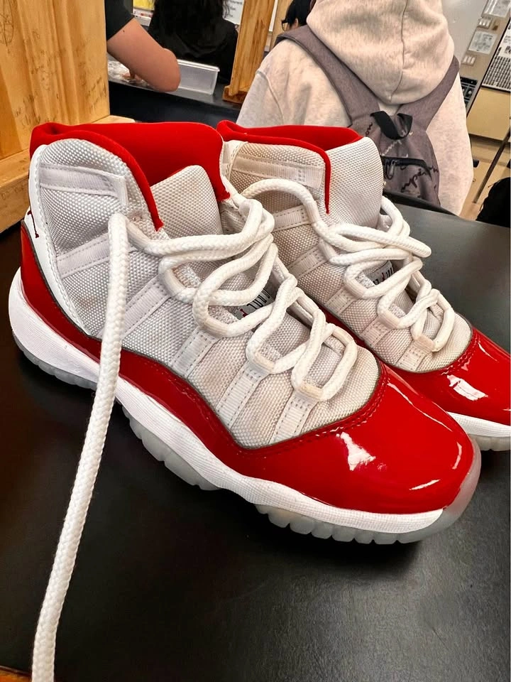 Jordan 11 Cherry