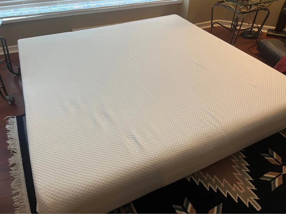 King bed (mattress + frame) - photo 2
