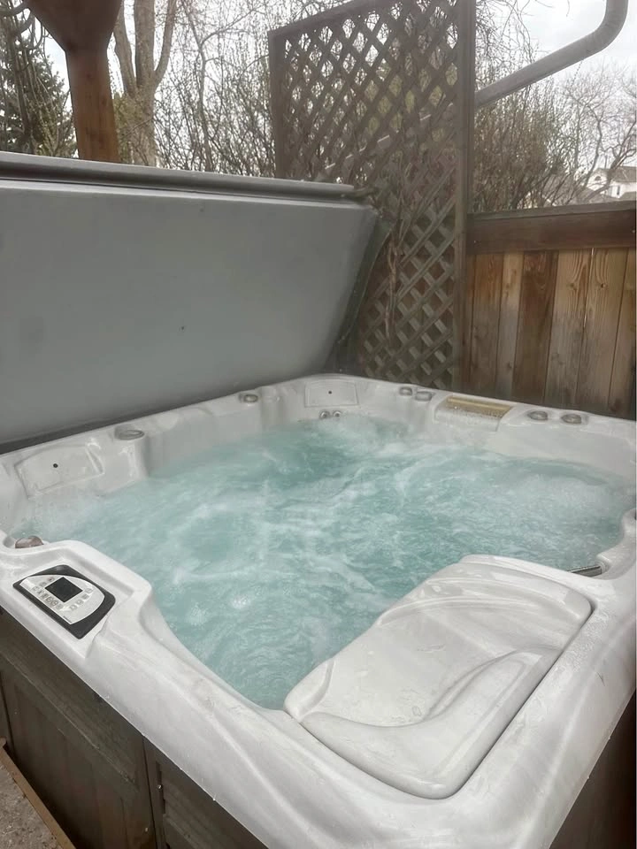 Sundance Spas Altamar Hot Tub