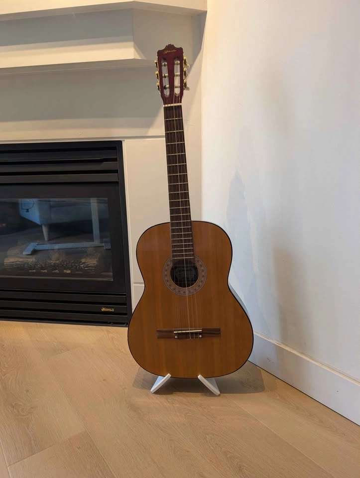Beautiful Minimalist White Guitar Stand - Easy Assembly - photo 2