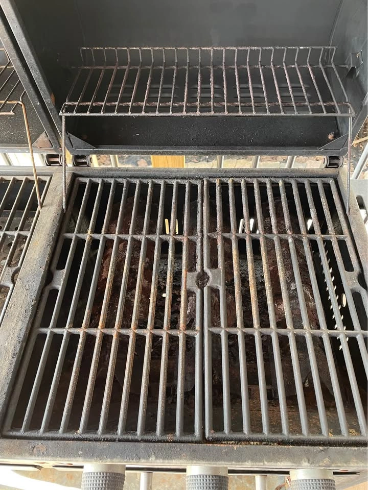 Propane and Charcoal Barbeque - photo 4