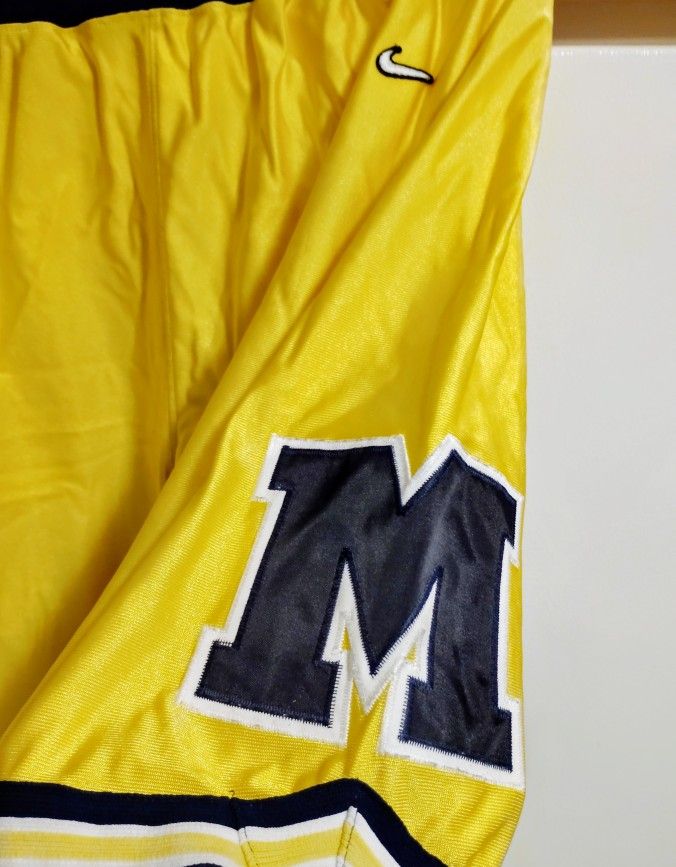 Vintage 1991-92 Nike Fab Five Michigan Wolverines Shorts - photo 3