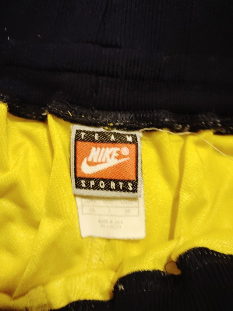 Vintage 1991-92 Nike Fab Five Michigan Wolverines Shorts - photo 5