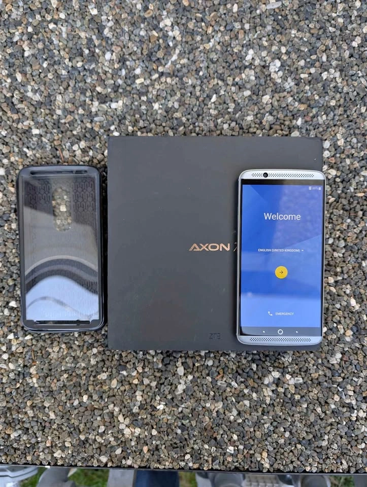 ZTE Axon 7 - Audiophile Quality + Box & Accessories
