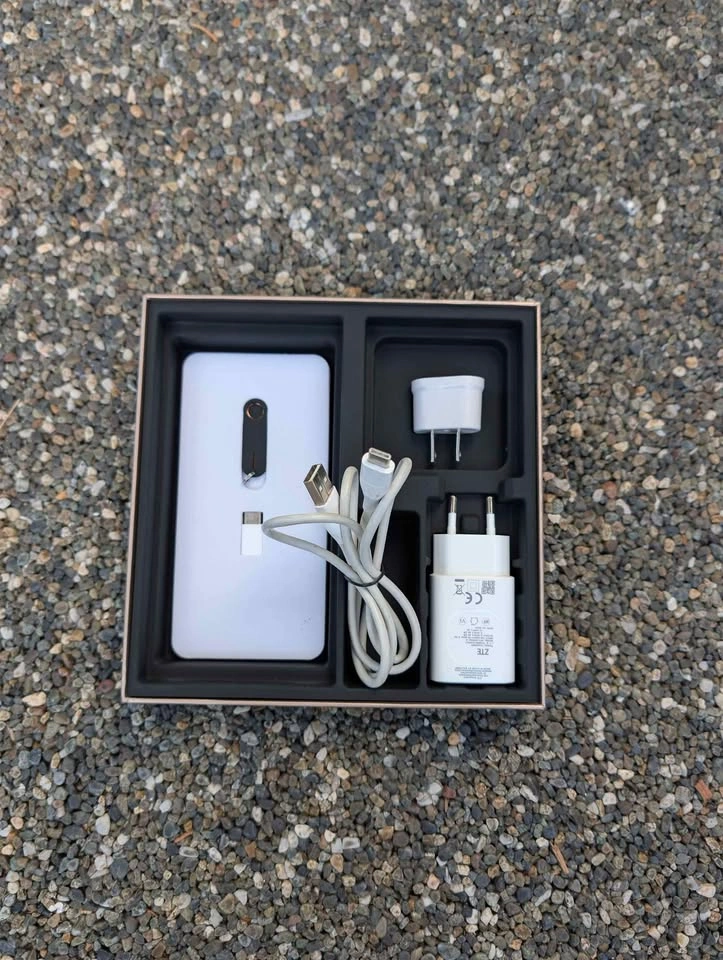ZTE Axon 7 - Audiophile Quality + Box & Accessories - photo 2