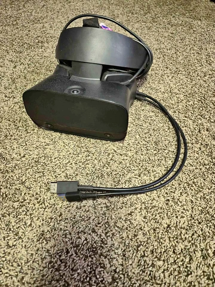 Rift S (NO CONTROLLERS)