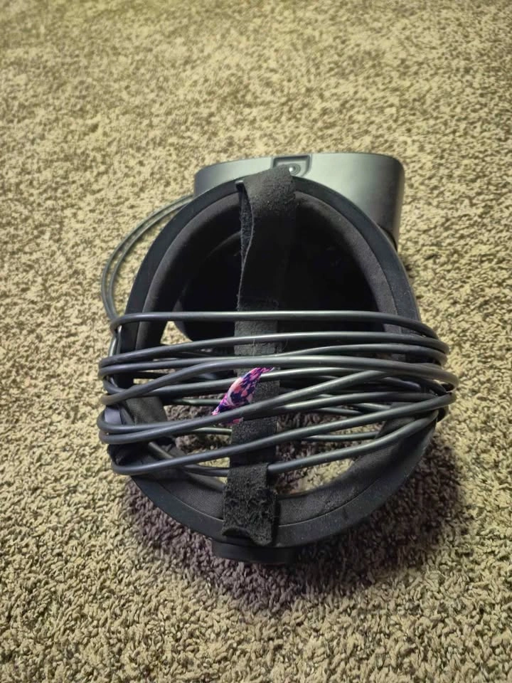 Rift S (NO CONTROLLERS) - photo 2