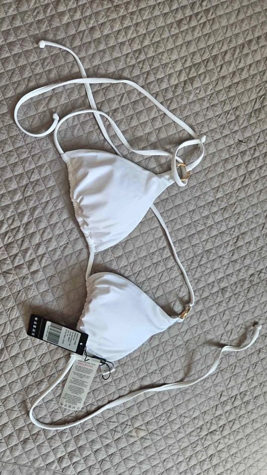 RELLECIGA White Bikini Top