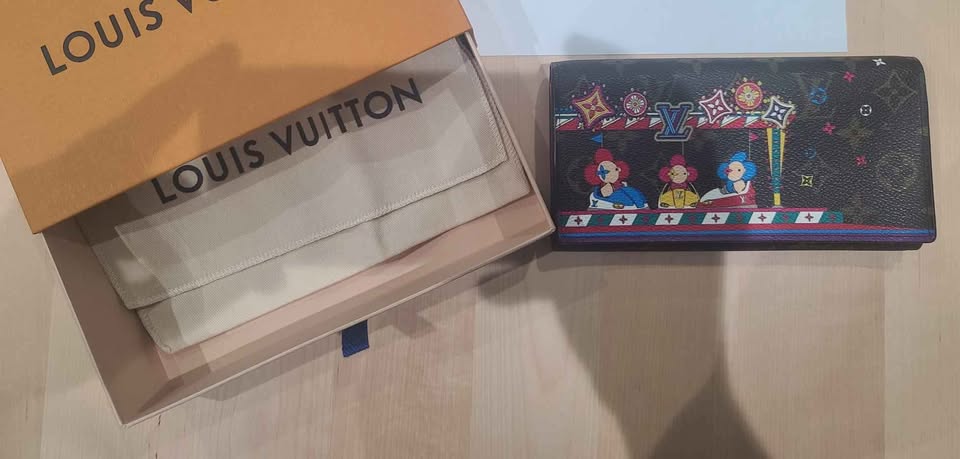 Louis Vuitton Sarah Monogram Vivienne Holiday Wallet - photo 2