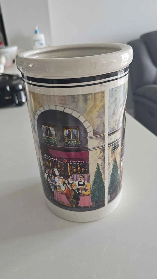 Ceramic Pot w/ Restaurant Scene Kronenbourg - photo 3