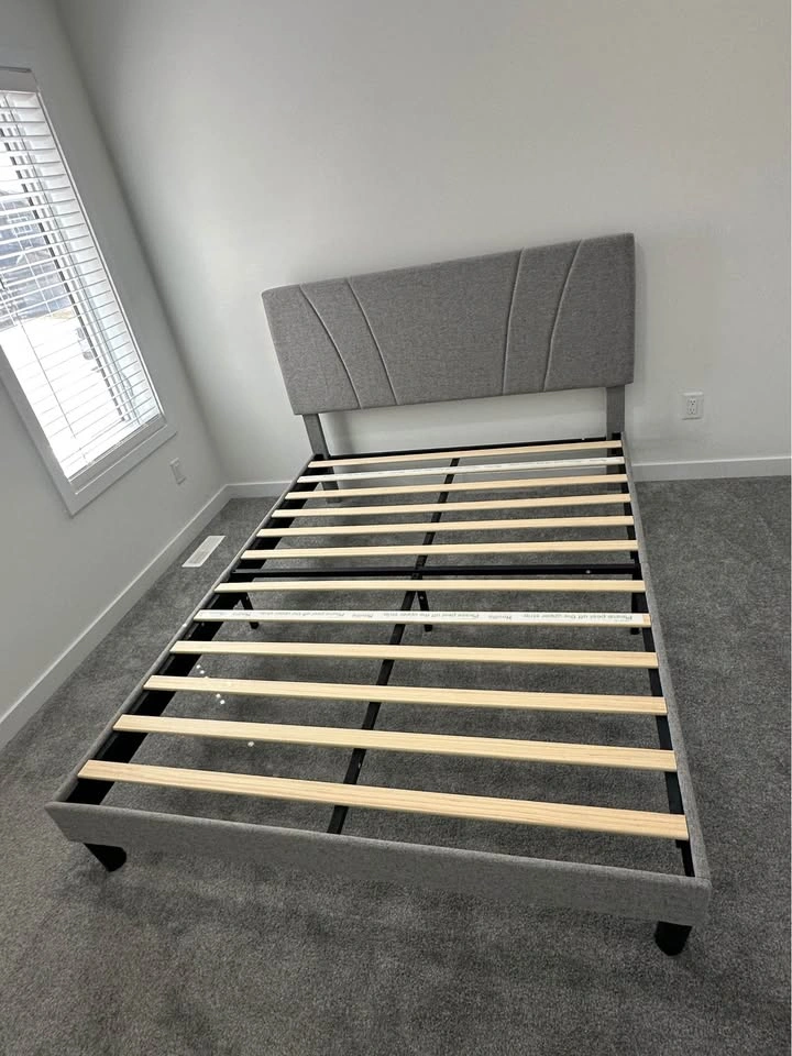 Warehouse Sale ‼️‼️‼️ Queen Size Bed Frame - photo 2