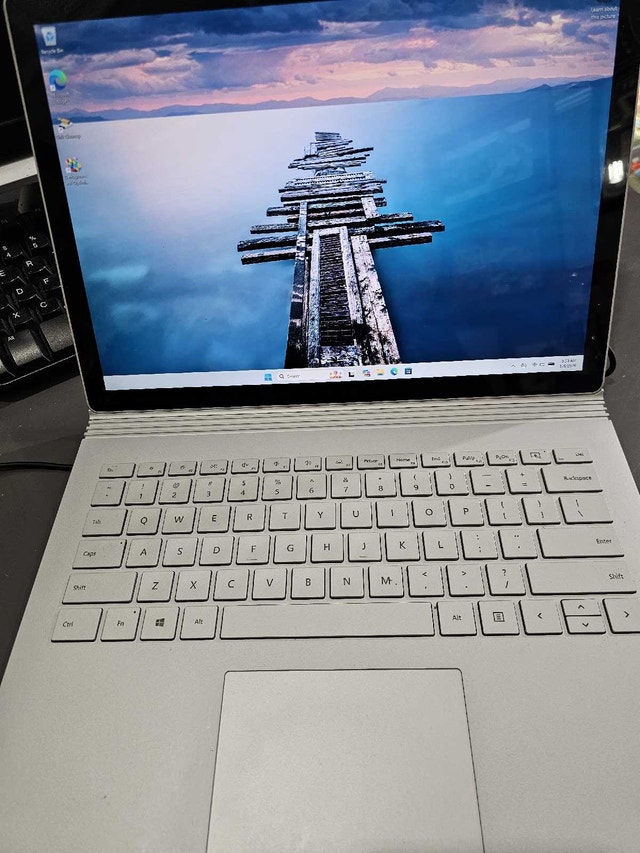 Microsoft Surface Book 2, 8 GB RAM, 256GB SSD