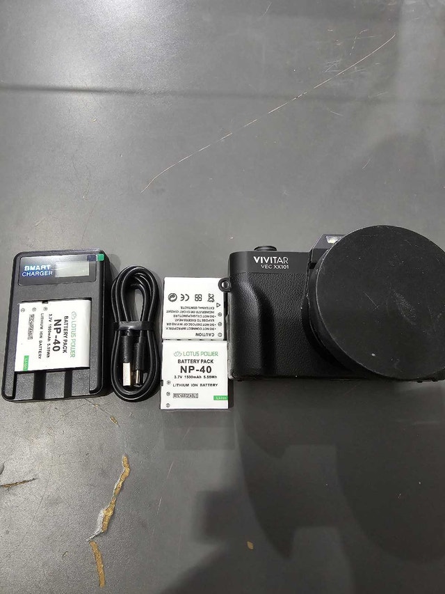 Vivitar VEC XX101 Digital Camera w/ Charger & 3 Batteries