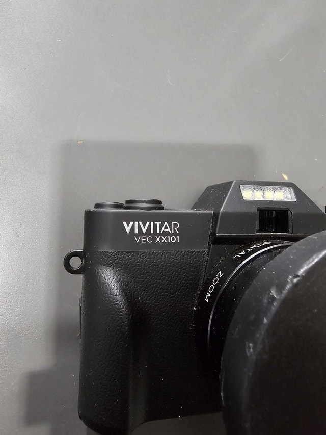 Vivitar VEC XX101 Digital Camera w/ Charger & 3 Batteries - photo 2