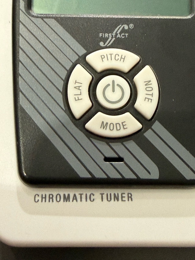 First Act Chromatic Guitar and Bass Tuner - photo 2