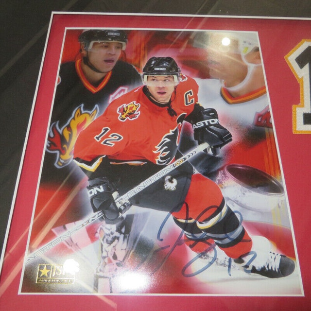 Jarome Iginla Calgary Flames Signed 17X21 Frame - photo 3