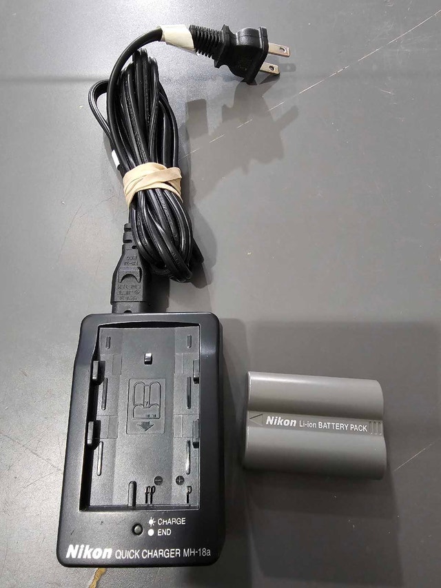 Nikon MH-18a Charger