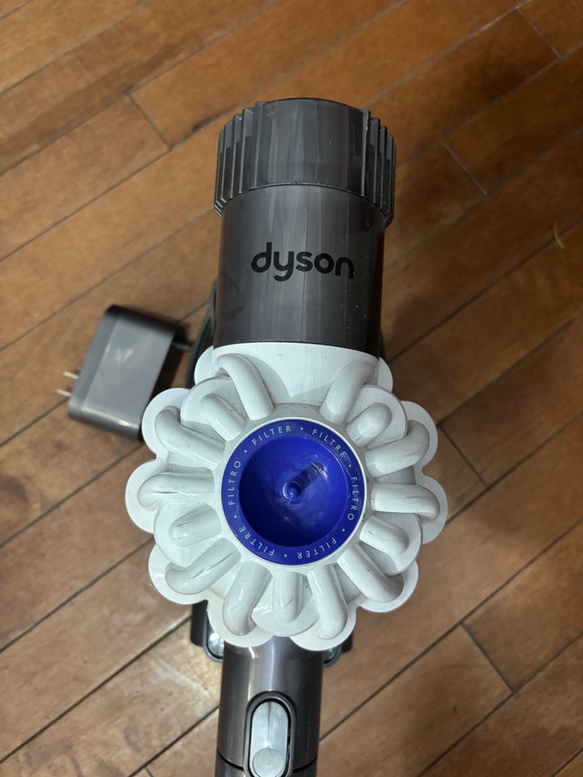 Dyson V6 Slim Cordless Vacuum - Firm Price - photo 3