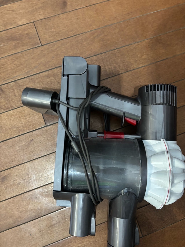 Dyson V6 Slim Cordless Vacuum - Firm Price - photo 5