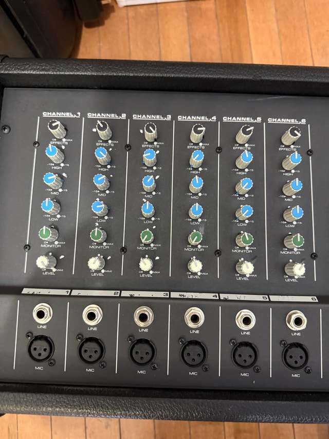 Fender SRM 6302 Powered Mixer - photo 3