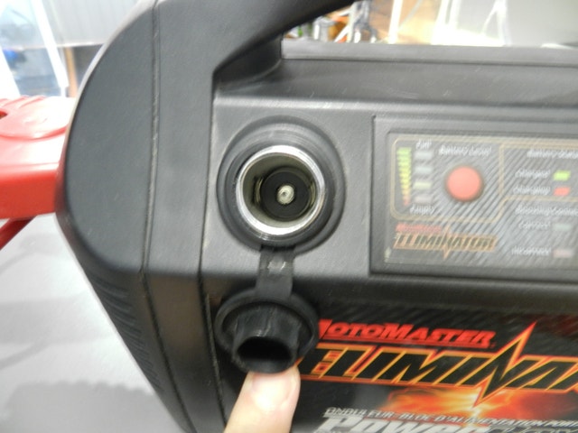 Motomaster Eliminator Power Box 400W NO AC ADAPTER - photo 2