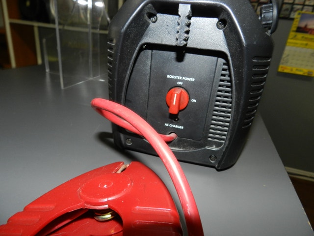 Motomaster Eliminator Power Box 400W NO AC ADAPTER - photo 4