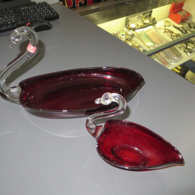 Two Vintage Viking Glass Scalloped Swans