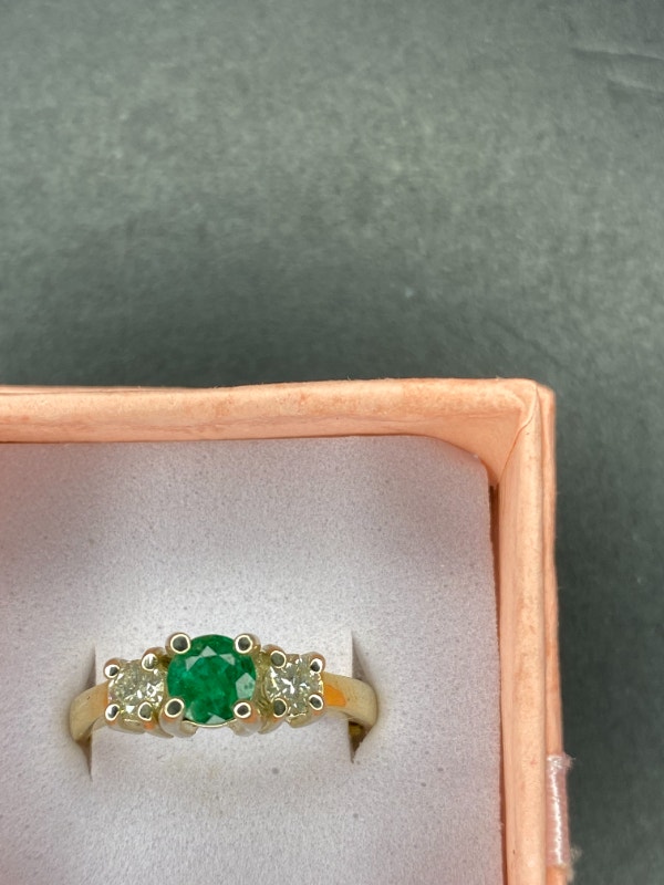 Ladies Diamond and Emerald Ring 14K Gold