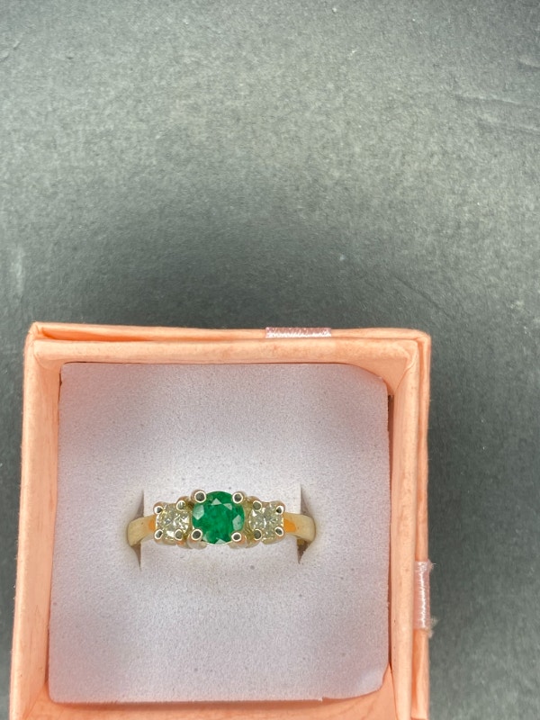 Ladies Diamond and Emerald Ring 14K Gold - photo 2