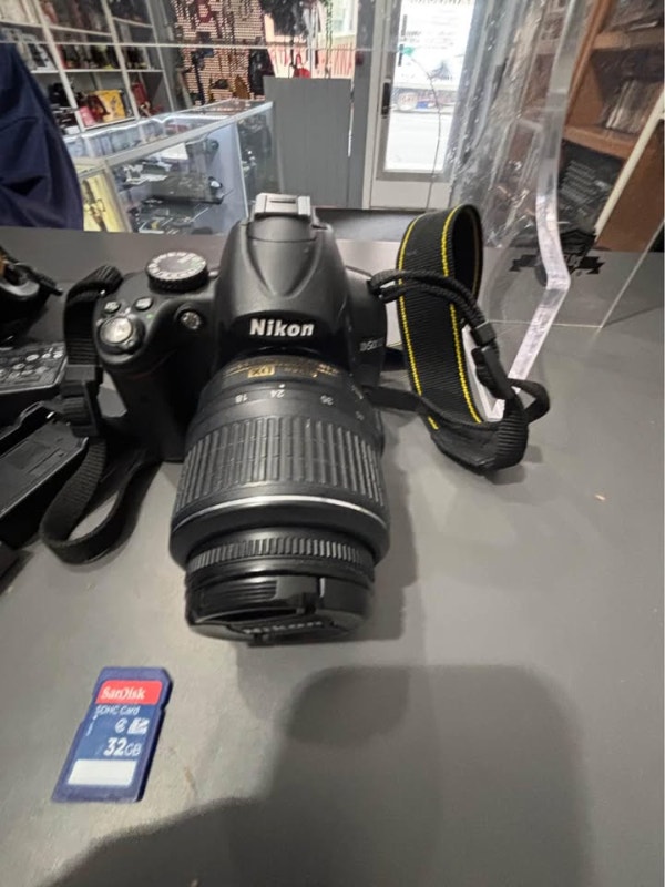 Nikon D5000 SLR Camera with 18-55mm Lens - photo 2