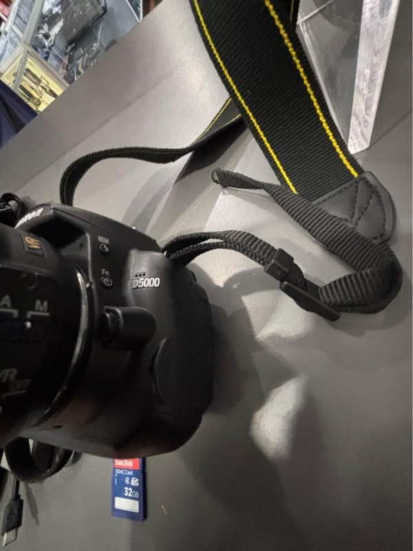Nikon D5000 SLR Camera with 18-55mm Lens - photo 3
