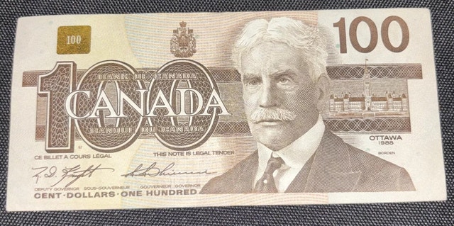 1988 Canadian 100 Dollar Banknote