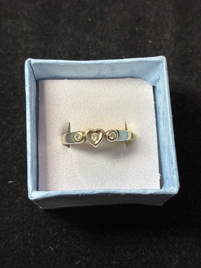 Ladies 10K Gold Ring - 3 Diamonds, 2g, Size 5.5