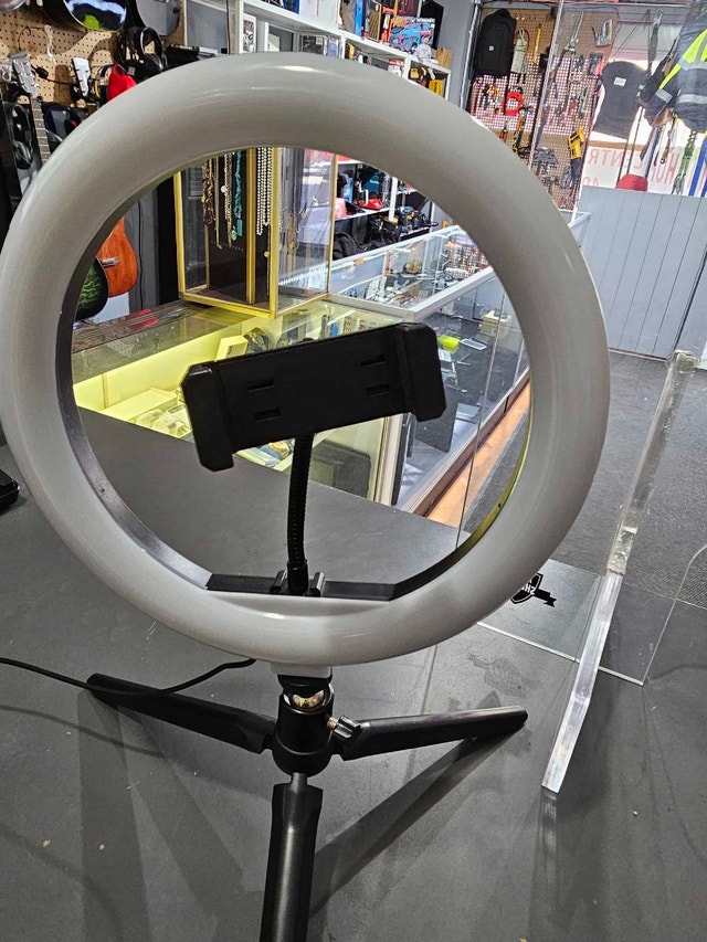 Adjustable Ring Light for Photos & Video - photo 2