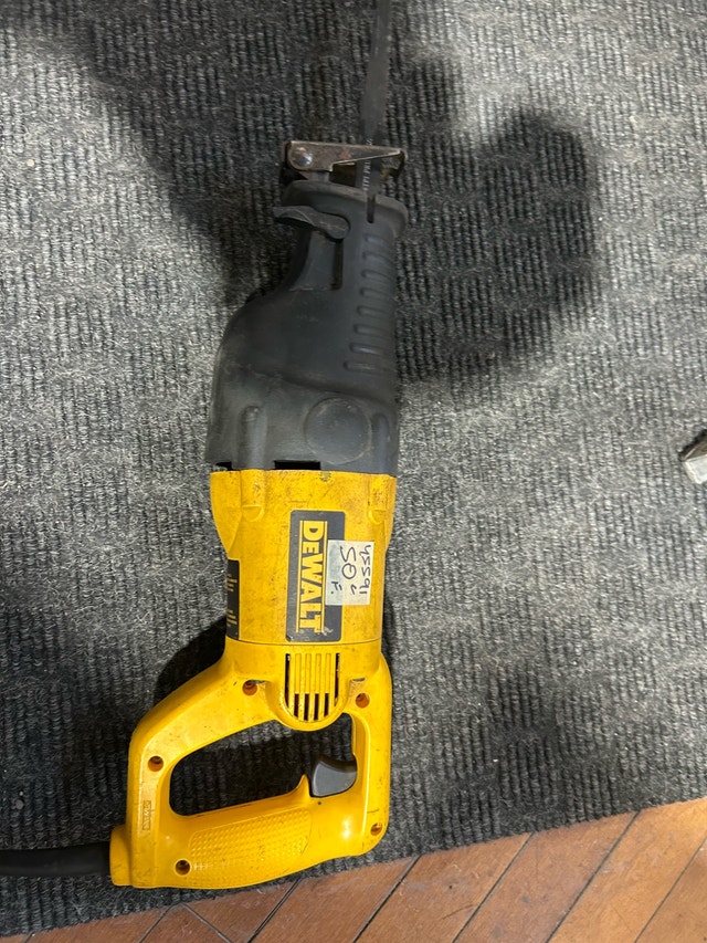 DeWalt Reciprocating Saw firm price - photo 2