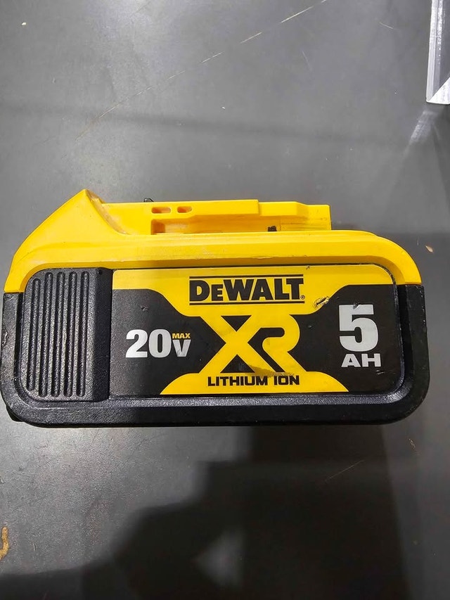 DeWalt 20V 5Ah Lithium-Ion Battery