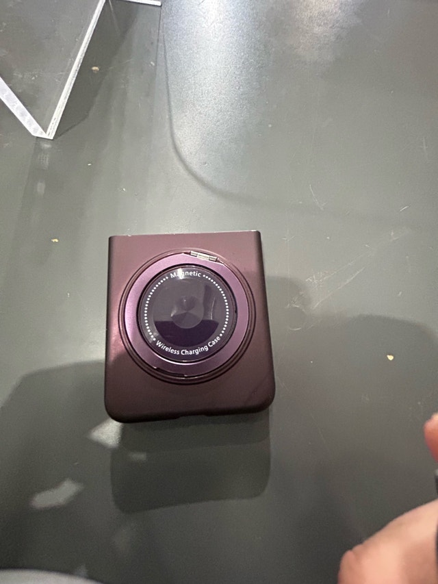Samsung Galaxy Z Flip4 with Wireless Charging Case - photo 4