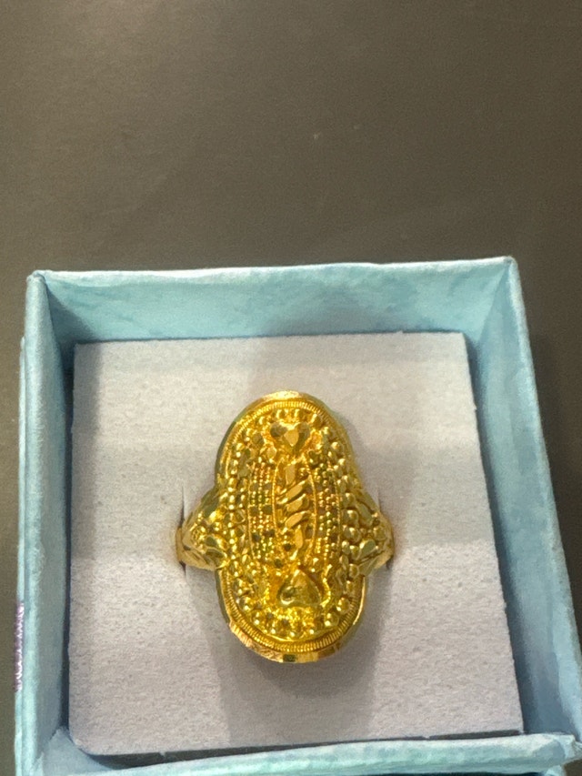 Gold Ring 22k 3.7 grams size 7 $800 firm - photo 2