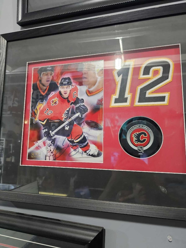 Flames Signed Hockey Picture Jarome Iginla