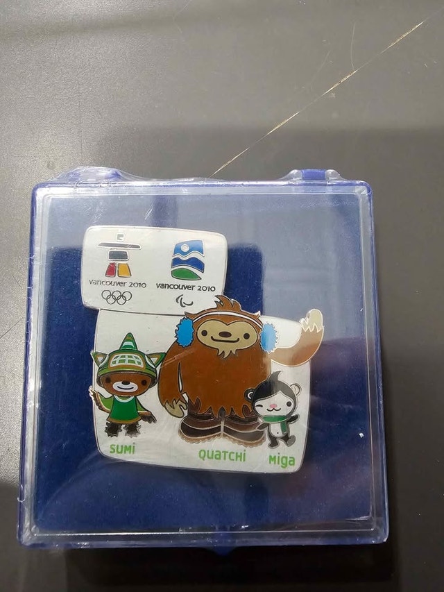 2010 Vancouver Olympic Games Pin - Quatchi Mascot Waving