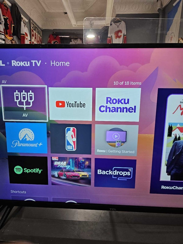 TCL Roku TV 43 inches firm price - photo 2
