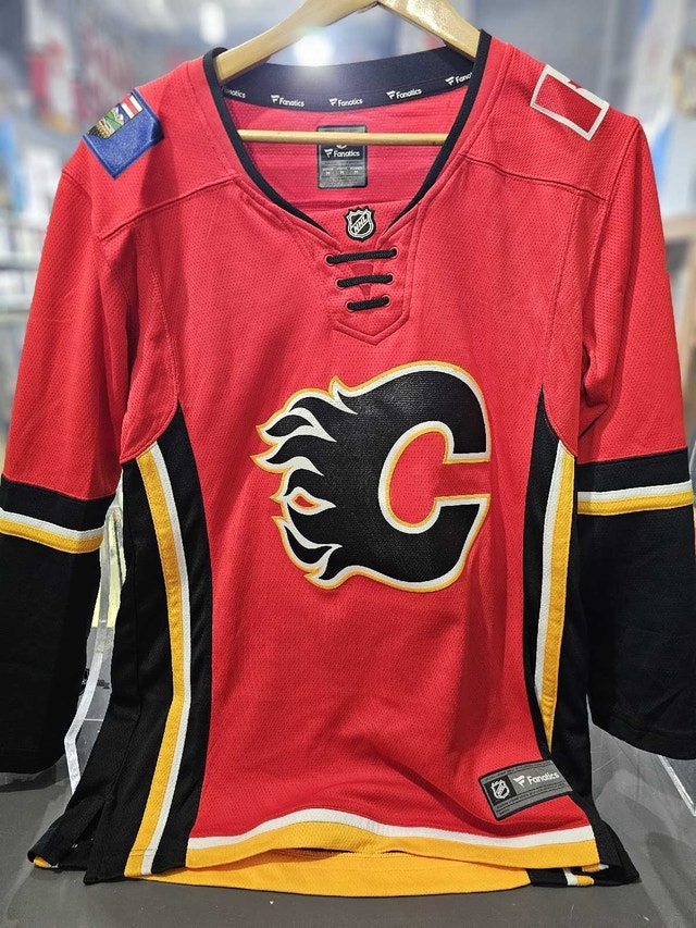 Fanatics Calgary Flames Jersey - Women's Medium