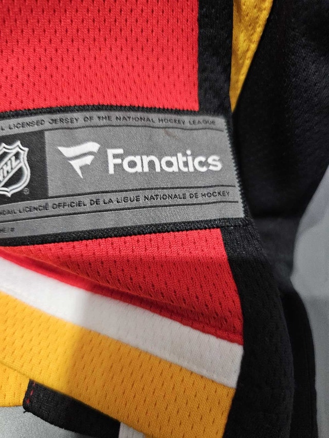 Fanatics Calgary Flames Jersey - Women's Medium - photo 3