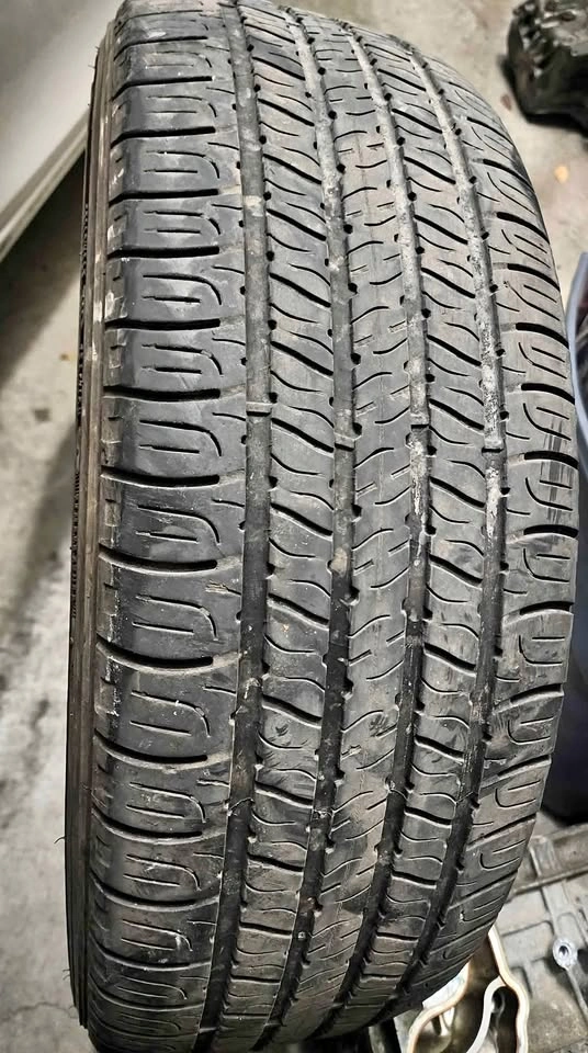 1 NO. 225/65/17 Goodyear M+S Tire