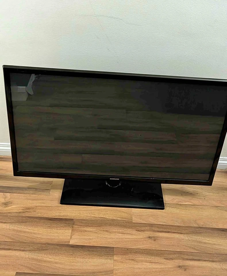 43 INCH SAMSUNG PLASMA TV