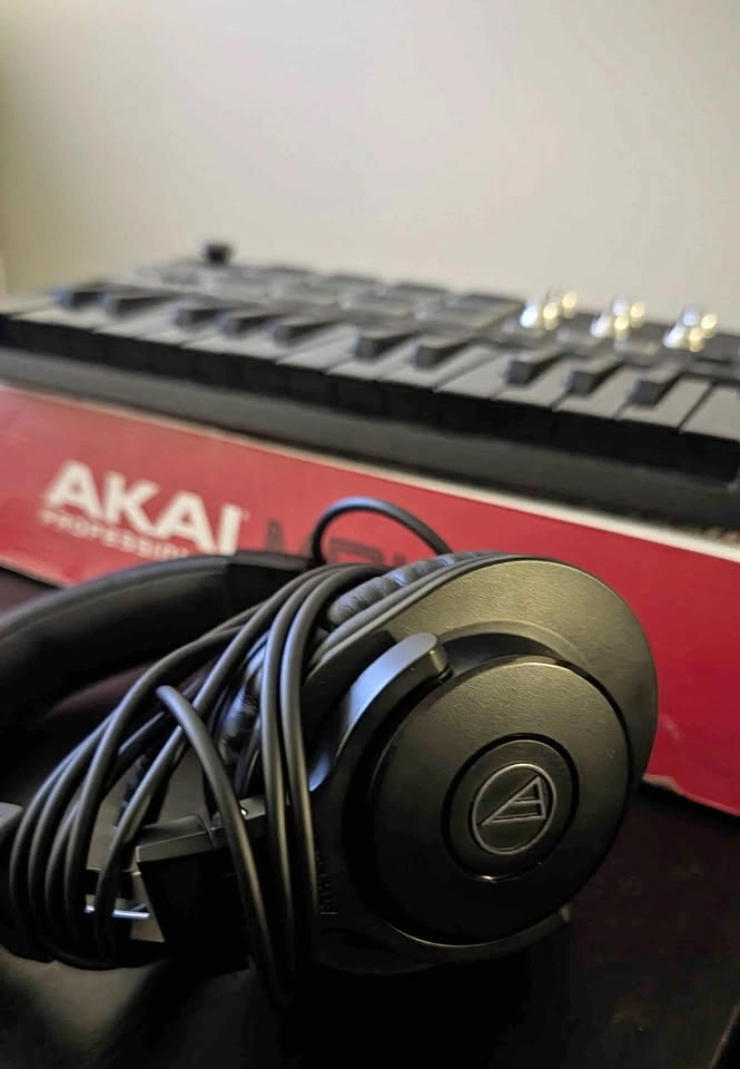 AUDIO TECHNICA HEADPHONES